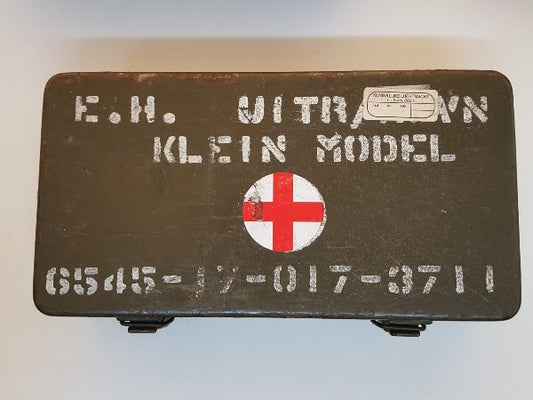 Militaire EHBO Trommel KL Model, stalen uitvoering.
